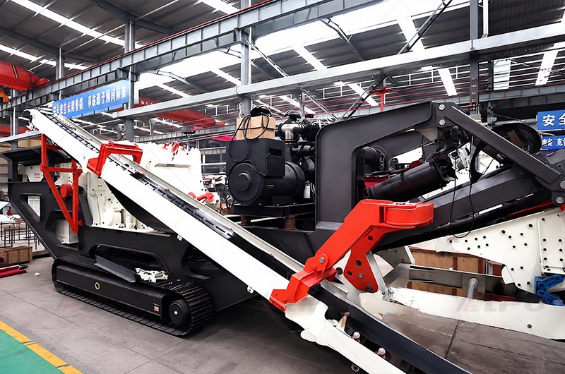 Crawler-type impact crusher