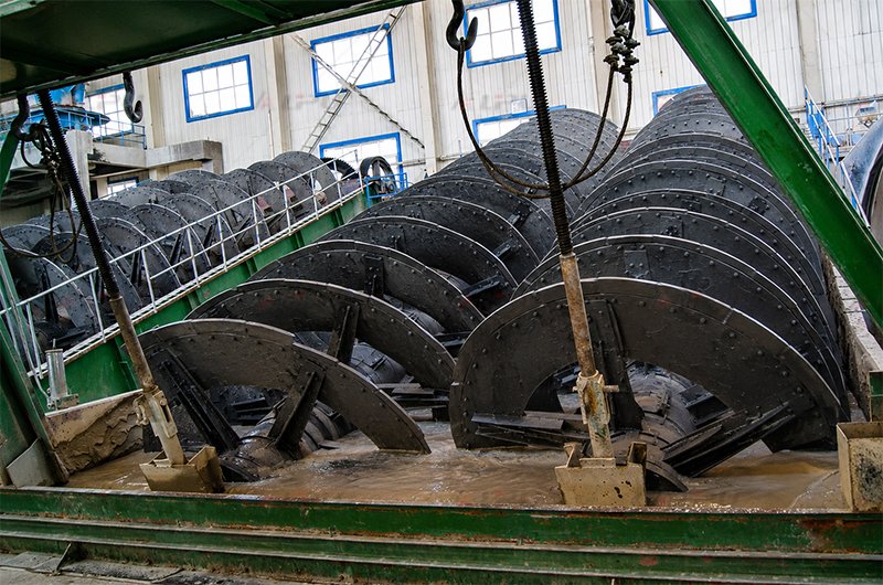 Spiral classifier operating in a mineral beneficiation plant