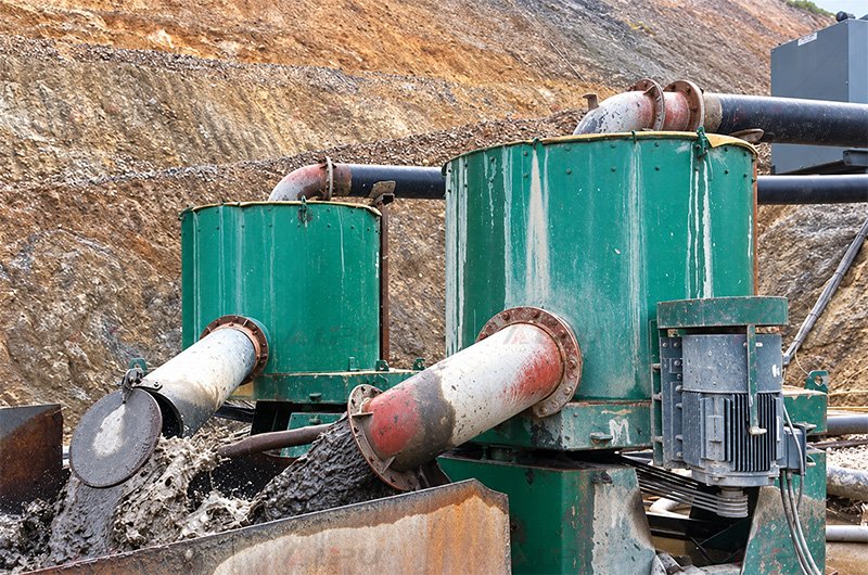 Centrifugal concentrator in a hard-rock grinding circuit