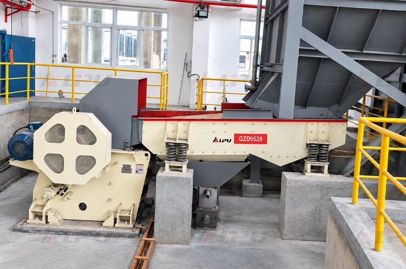 Vibrating feeder feeding a jaw crusher in a primary crushing plant