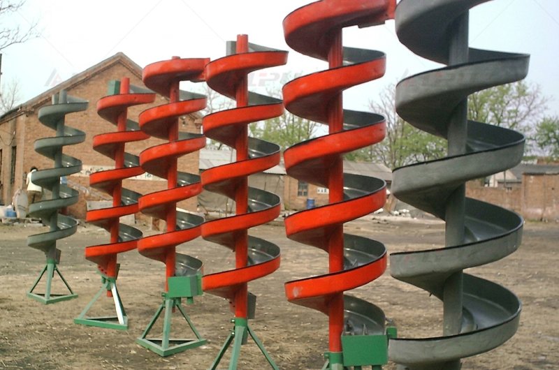 Single-column vertical spiral concentrators for ore processing